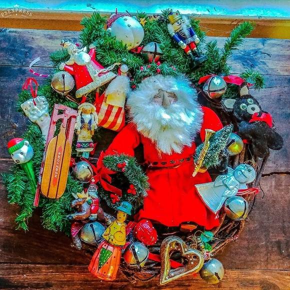 VINTAGE ORNAMENT WREATH HANDCRAFTED COLLECTABLE - Picture 3 of 7